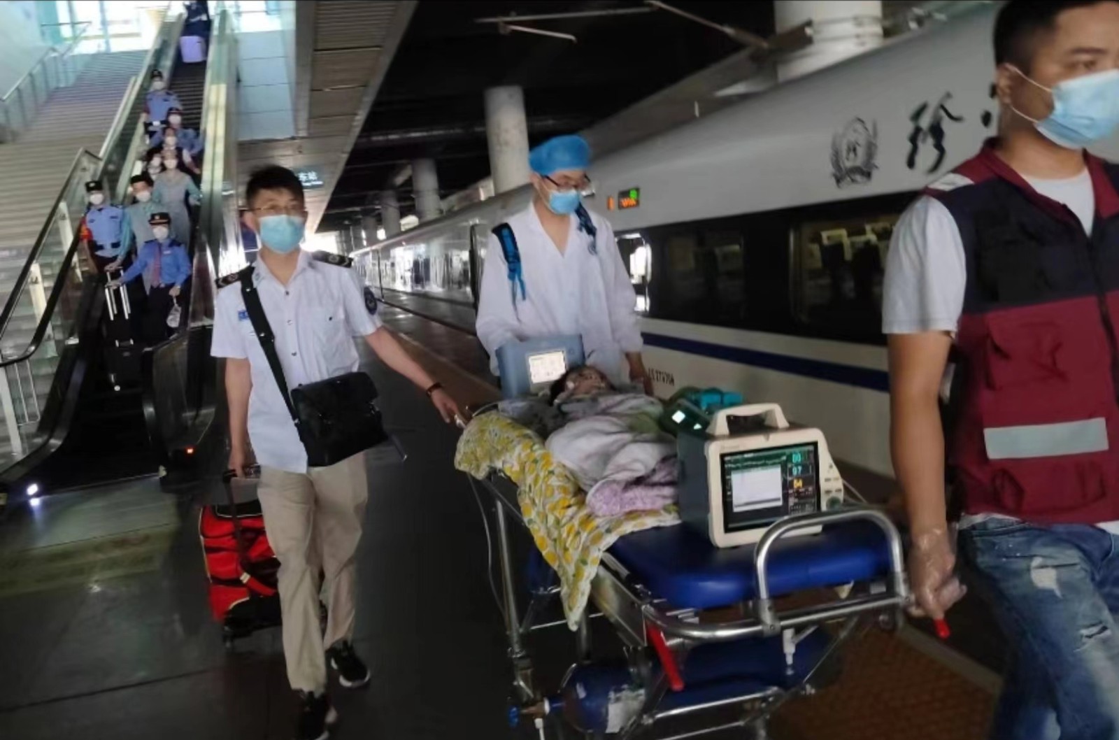 石门县高铁转运公司